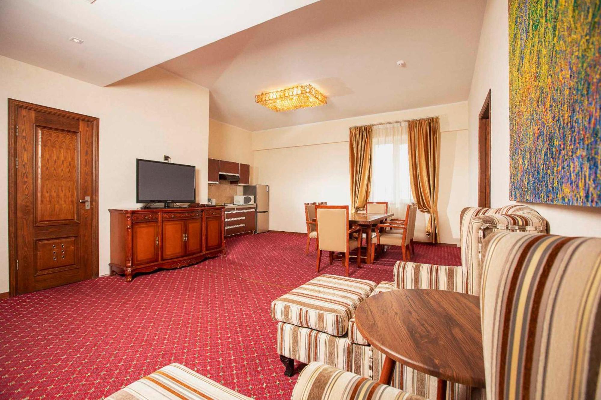 אולן בטור Ub City Hotel מראה חיצוני תמונה
