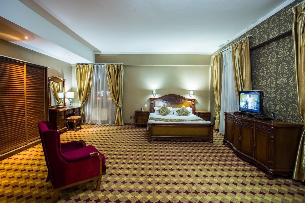 אולן בטור Ub City Hotel מראה חיצוני תמונה